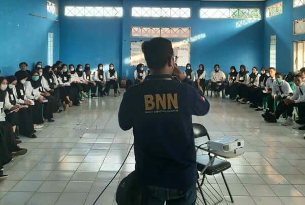 SOSIALISASI BAHAYA NARKOBA PADA KEGIATAN LATIHAN DASAR KEPEMIMPINAN MAHASISWA FEBI UNSUR SOSIALISASI BAHAYA NARKOBA PADA KEGIATAN LATIHAN DASAR KEPEMIMPINAN MAHASISWA FEBI UNSUR