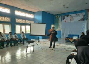 SOSIALISASI BAHAYA NARKOBA PADA KEGIATAN LATIHAN DASAR KEPEMIMPINAN MAHASISWA FEBI UNSUR