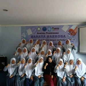 SEMINAR PEMBINAAN BAHAYA NARKOBA TERHADAP SANTRI DI PONPES ASSHIDDIQIYAH CIANJUR
