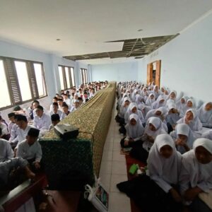 SEMINAR PEMBINAAN BAHAYA NARKOBA TERHADAP SANTRI DI PONPES ASSHIDDIQIYAH CIANJUR