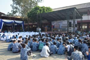 BNN AJAK SANTRI MENGGELORAKAN ANTI NARKOBA DALAM MEWUJUDKAN PONDOK PESANTREN BERSINAR