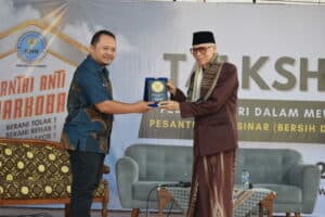 BNN AJAK SANTRI MENGGELORAKAN ANTI NARKOBA DALAM MEWUJUDKAN PONDOK PESANTREN BERSINAR