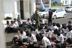 BNN KABUPATEN CIANJUR LAKUKAN TES URINE UNTUK CALON PASKIBRAKA: LANGKAH PREVENTIF UNTUK MASA DEPAN BERSIH NARKOBA