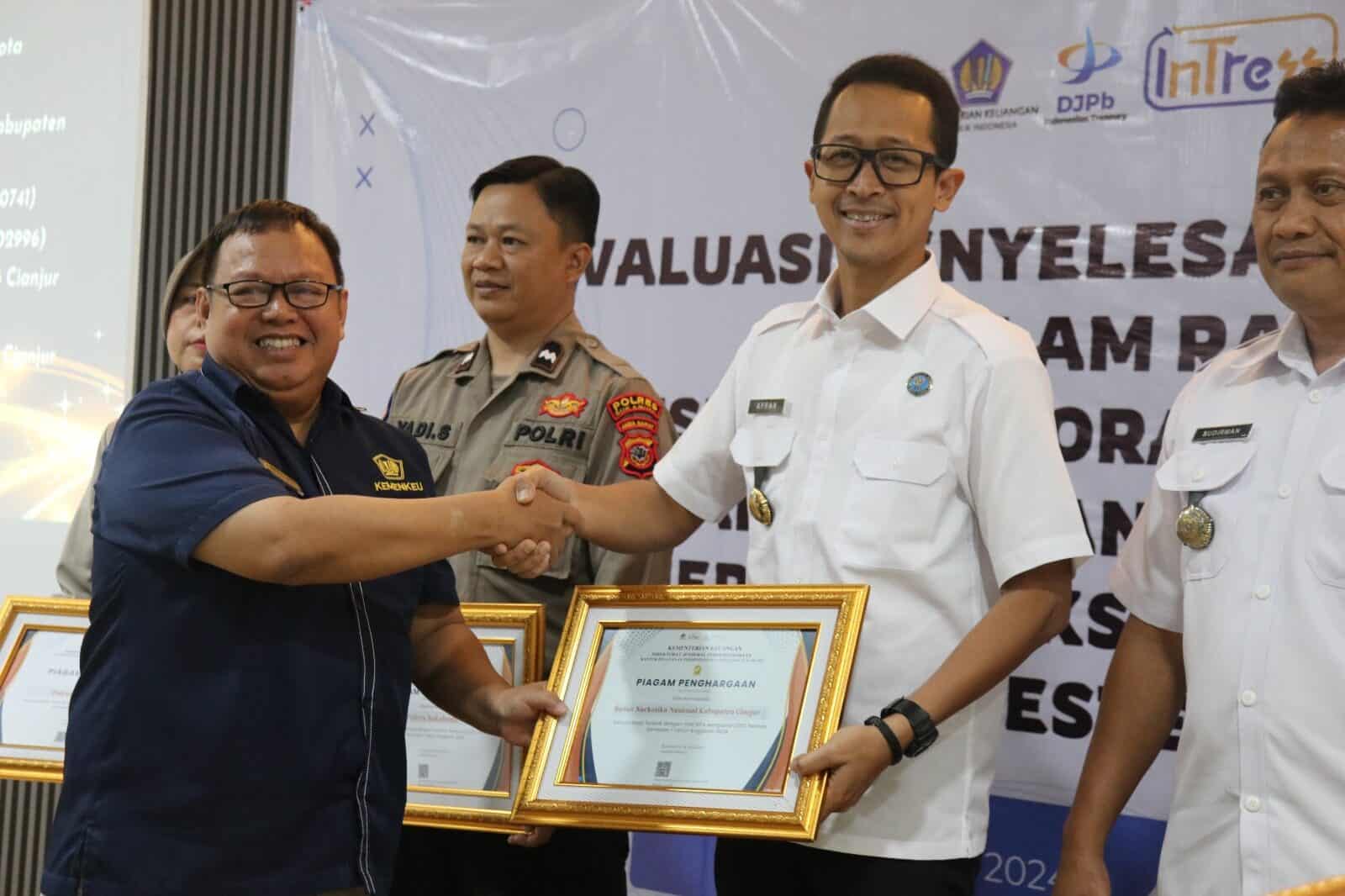BNNK CIANJUR TERIMA PENGHARGAAN SEBAGAI SATKER DENGAN KINERJA ANGGARAN TERBAIK SEMESTER I 2024 BNNK CIANJUR TERIMA PENGHARGAAN SEBAGAI SATKER DENGAN KINERJA ANGGARAN TERBAIK SEMESTER I 2024