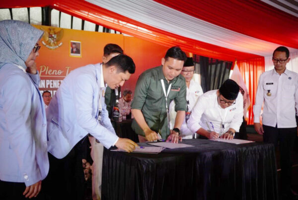 TIGA PASANGAN CALON BUPATI DAN WAKIL BUPATI CIANJUR TANDATANGANI KOMITMEN ANTI NARKOBA