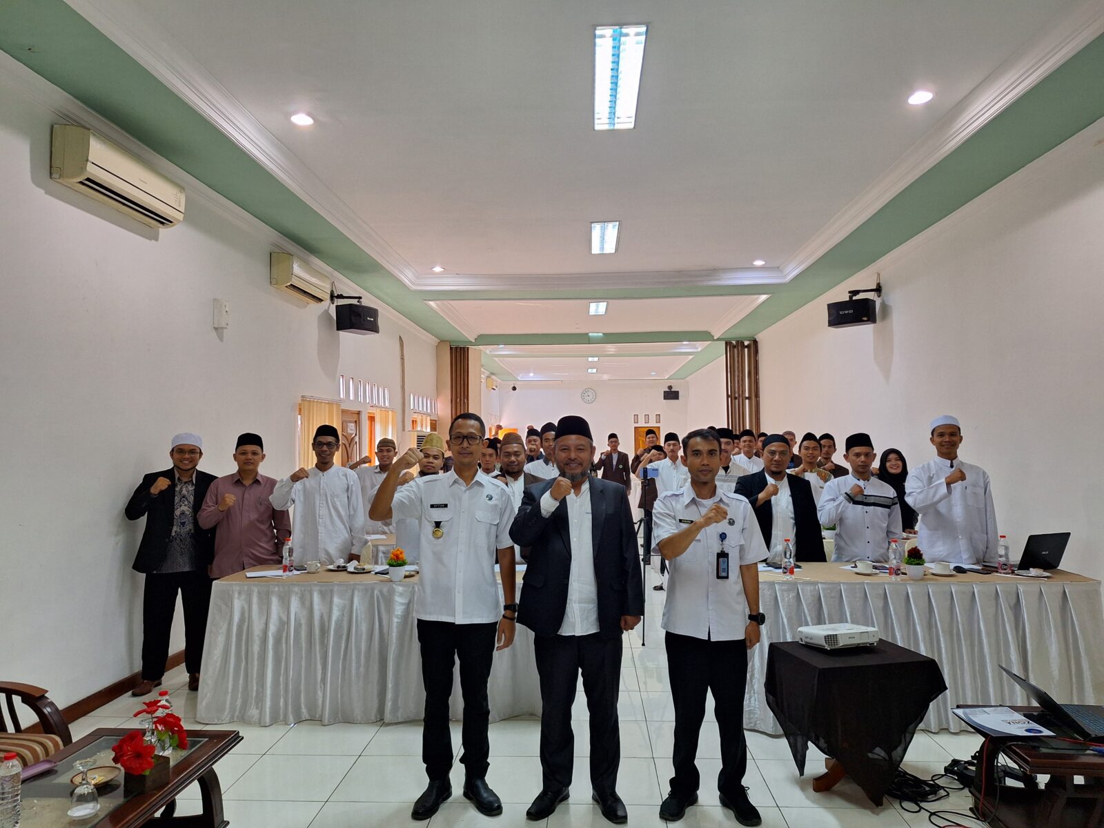 BNN KABUPATEN CIANJUR GANDENG ULAMA MUDA KABUPATEN CIANJUR: STRATEGI RELIGIUS WUJUDKAN CIANJUR BERSIH NARKOBA GUNA MEWUJUDKAN KABUPATEN CIANJUR BERSIH NARKOBA, BNN KABUPATEN CIANJUR GELAR WORKSHOP TEMATIK P4GN DI LINGKUNGAN ULAMA MUDA KABUPATEN CIANJUR