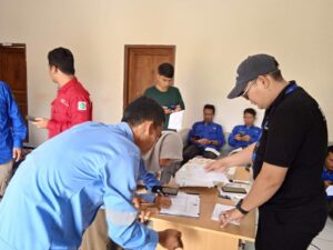CIPTAKAN LINGKUNGAN KERJA BEBAS NARKOBA: BNNK CIANJUR GELAR EDUKASI BAHAYA PENYALAHGUNAAN NARKOBA DAN TEST URINE DI PLTM CIBALAPULANG 1