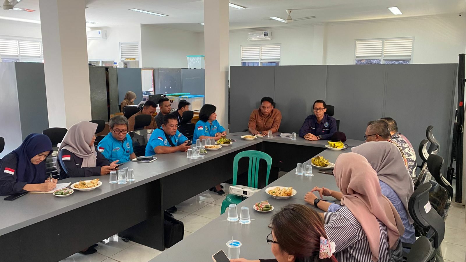SINERGI BNNK CIANJUR DAN BNNK BOGOR: PERKUAT KOLABORASI UNTUK MEWUJUDKAN INDONESIA BERSIH NARKOBA SINERGI BNNK CIANJUR DAN BNNK BOGOR: PERKUAT KOLABORASI UNTUK MEWUJUDKAN INDONESIA BERSIH NARKOBA