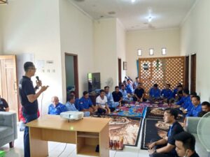 CIPTAKAN LINGKUNGAN KERJA BEBAS NARKOBA: BNNK CIANJUR GELAR EDUKASI BAHAYA PENYALAHGUNAAN NARKOBA DAN TEST URINE DI PLTM CIBALAPULANG 1